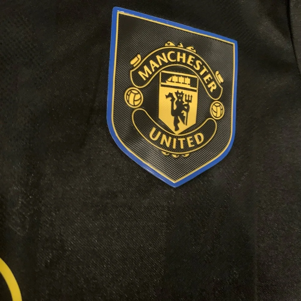 Manchester United Jersey - Picture 2 of 6